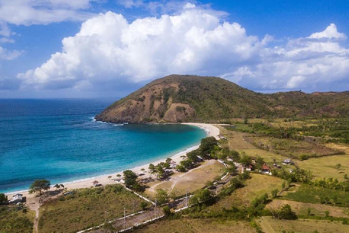 Mandalika: Keindahan Alam dan Budaya di Nusa Tenggara Barat