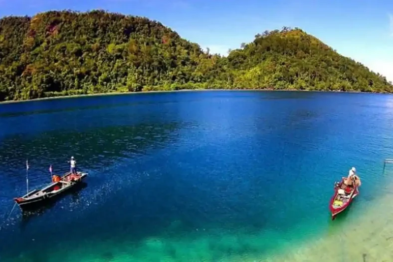 Menjelajahi Keindahan Tanah Minang: 7 Destinasi Wisata di Padang yang Tak Boleh Dilewatkan